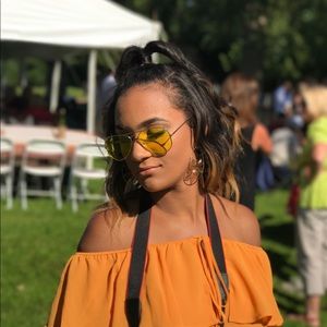 Meet your Posher, Mya